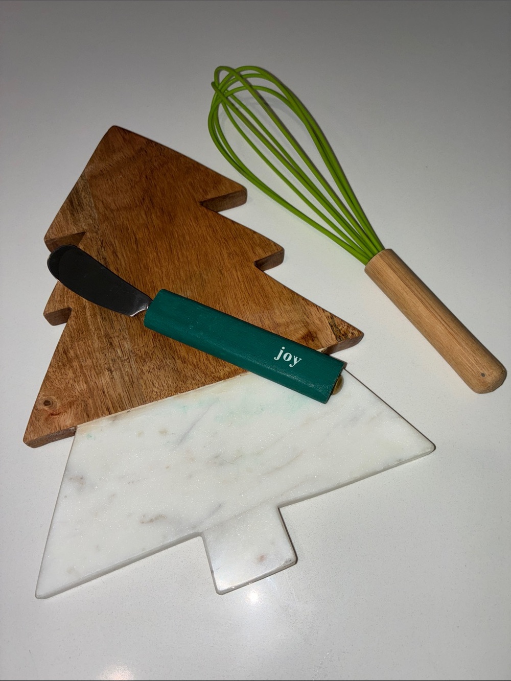 KIRKLAND’S (EUC) Wood/Marble Cutting Board, Green 'Joy' Spreader Knife & Whisk.